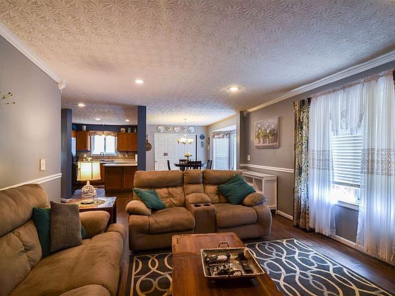 4th image of 2343 Antoinette Way