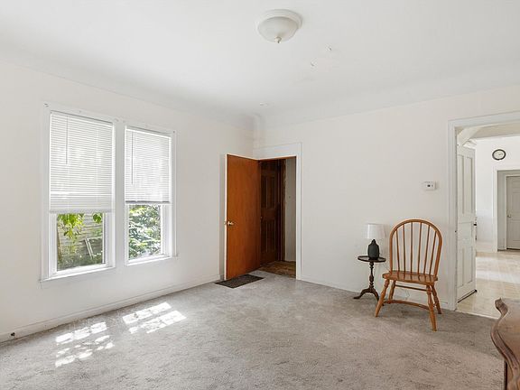 5th image of 611 Miner St