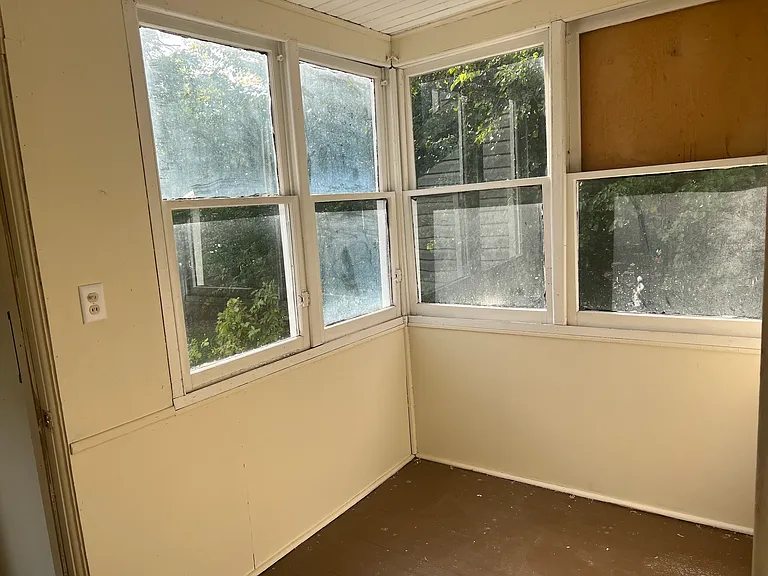 1221 Summit St — Photo 26