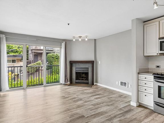 5th image of 511 E Roy St APT 213