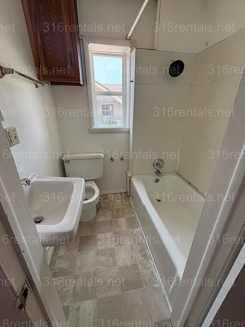 Pine & Gordy Apartments — Photo 4