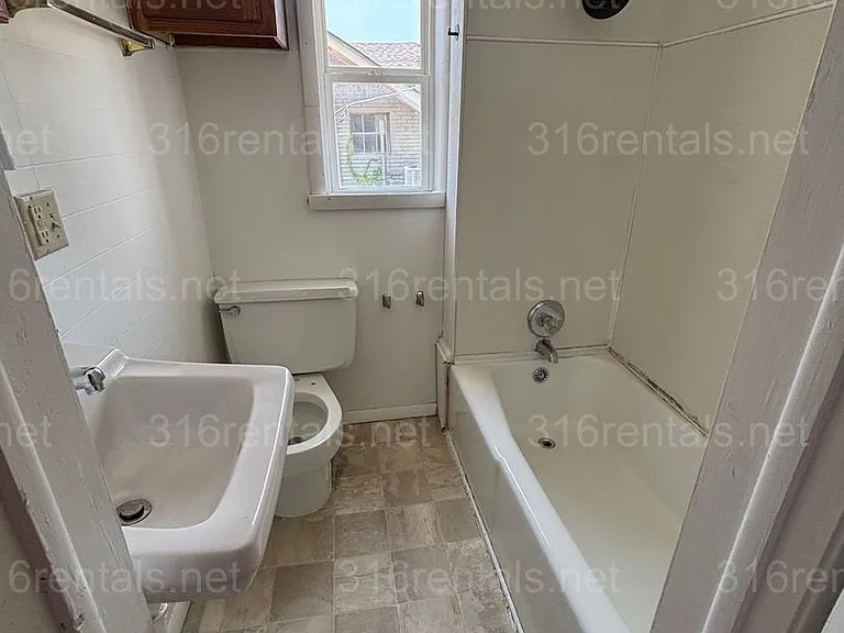 Pine & Gordy Apartments — Photo 4