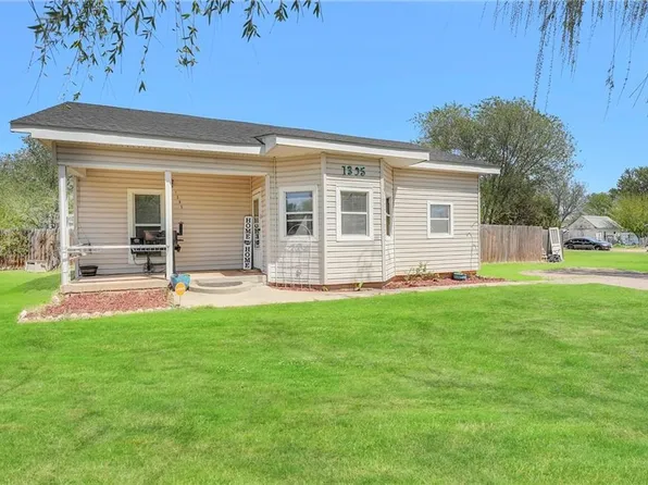 1305 W 6th St, Elk City, OK 73644