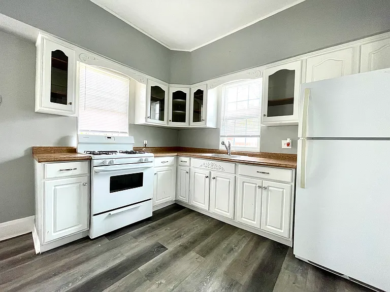 21491 Naumann Ave — Photo 4
