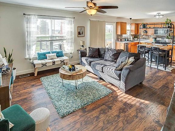 3rd image of 6814 Hampshire Ct