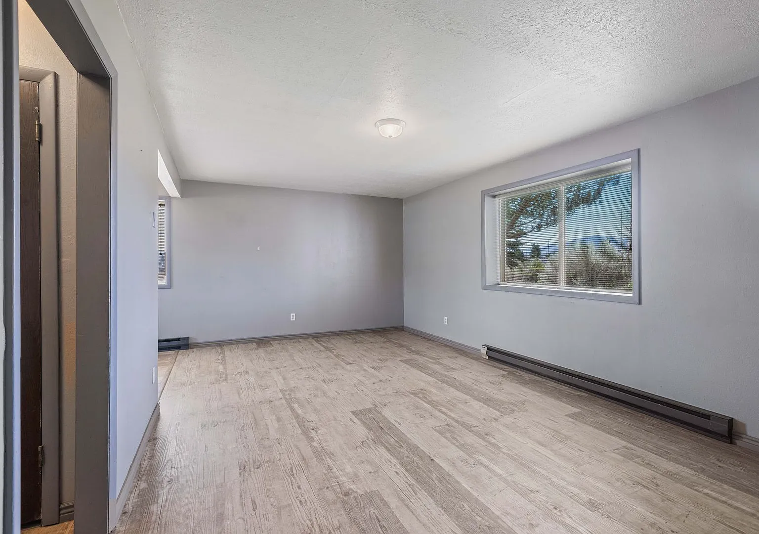 L171ER — Photo 3