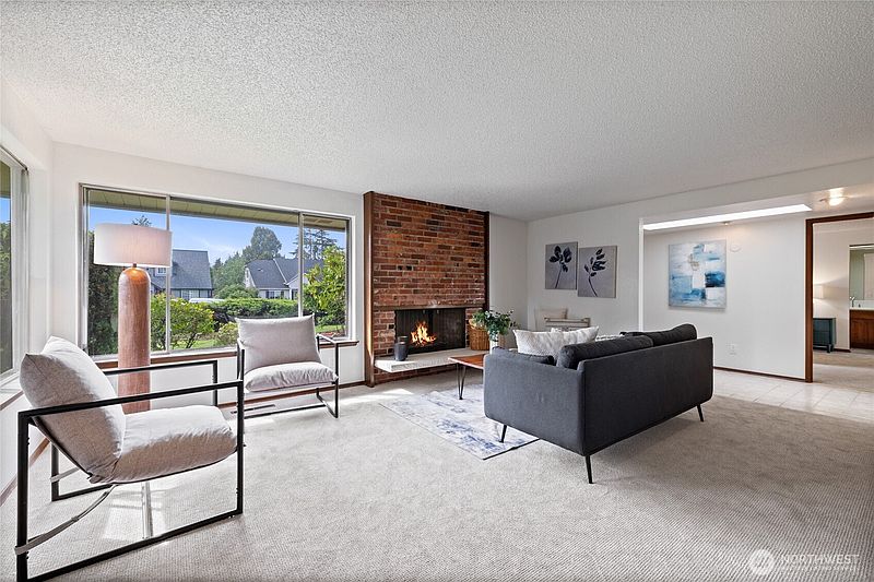 4th image of 921 129th Street S