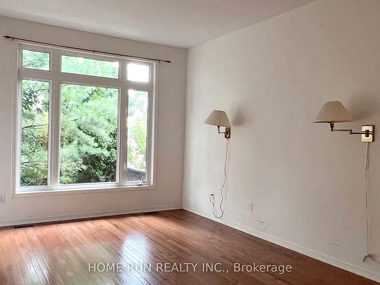 302 Wisteria Cres — Photo 10