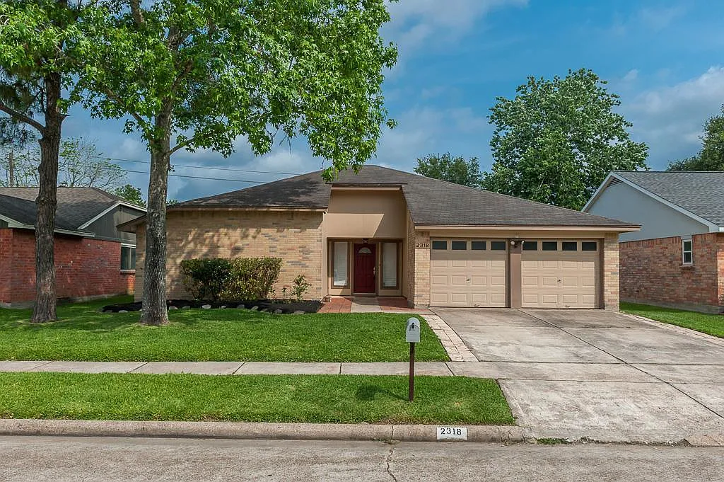 3 bed, 2.0 bath, 1550 sqft, $1,975 — Photo 1