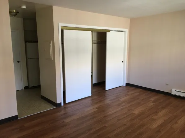 1774 E Oakton St #202, Des Plaines, IL 60018