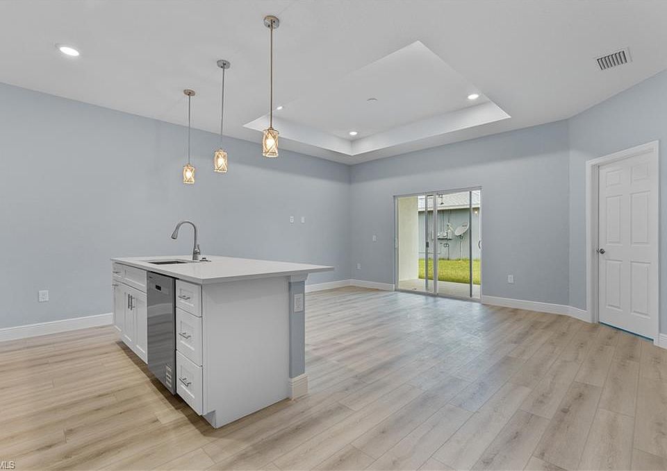 1st image of 704 Broadway Ave