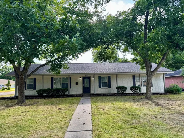 1907 Amy Dr, Baytown, TX 77520