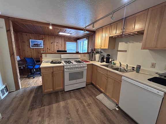 5th image of 1380 Meadow Ave #B