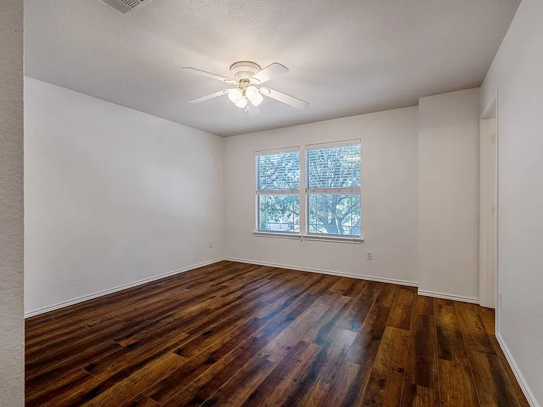 2208 Melissa Oaks Ln — Photo 13