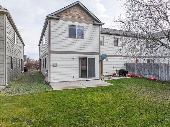 3rd image of 935 Forestglen Dr APT D