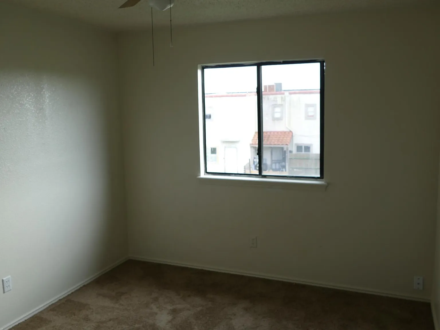 3 bed, 2.5 bath, 1600 sqft, $1,295 — Photo 3