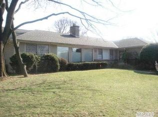 649 Zola St, Woodmere, NY 11598