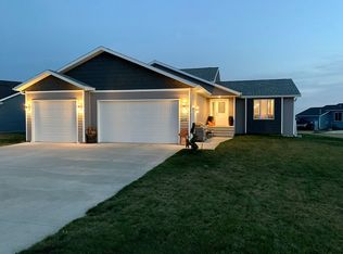 3908 Trident Ct NW, Mandan, ND 58554