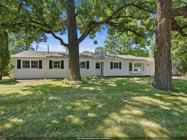 788 Fieldcrest Dr, Neenah, WI 54956
