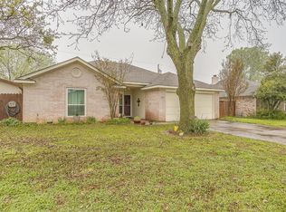 318 Comanche Walk, Joshua, TX 76058