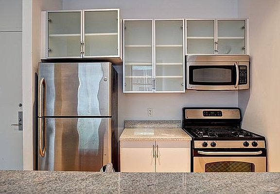 5th image of 37 Wall St APT 5P
