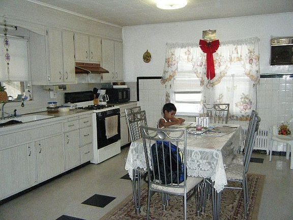 3rd image of 10321 90th St
