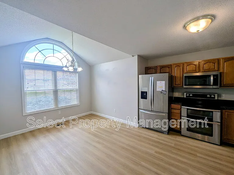 7921 Edinburgh Pl — Photo 3