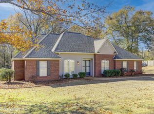 103 Carlton Place Dr, Vicksburg, MS 39180