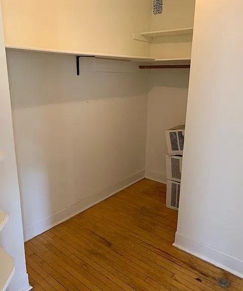 1548 W Addison St — Photo 6