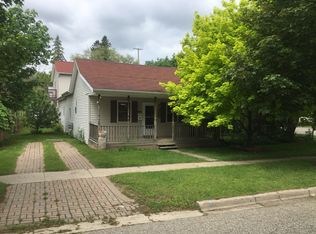 907 Maple St, Clare, MI 48617