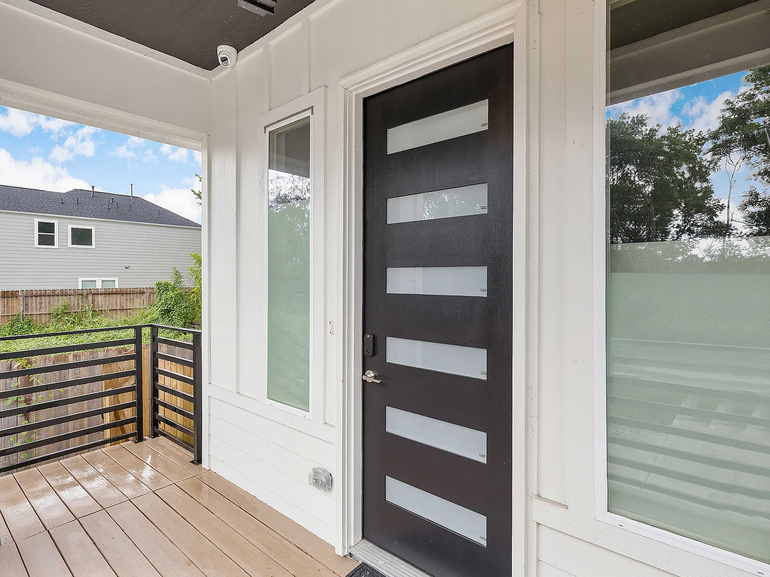 3 bed, 1108 sqft, $2,499 — Photo 4
