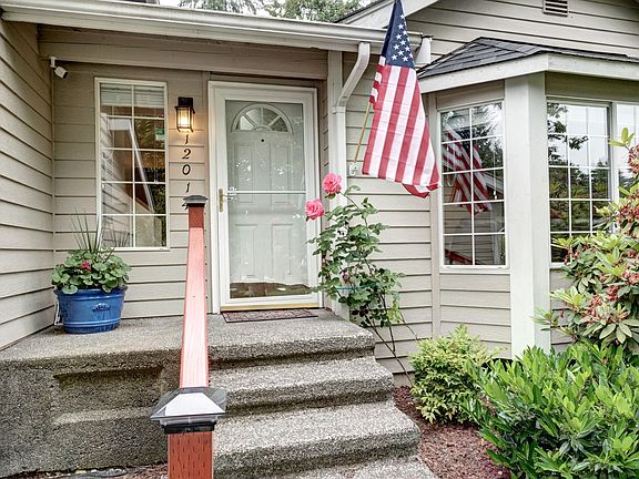 3rd image of 12014 224th Avenue Ct E