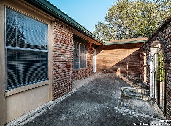 3rd image of 5207 Charter Oak Dr