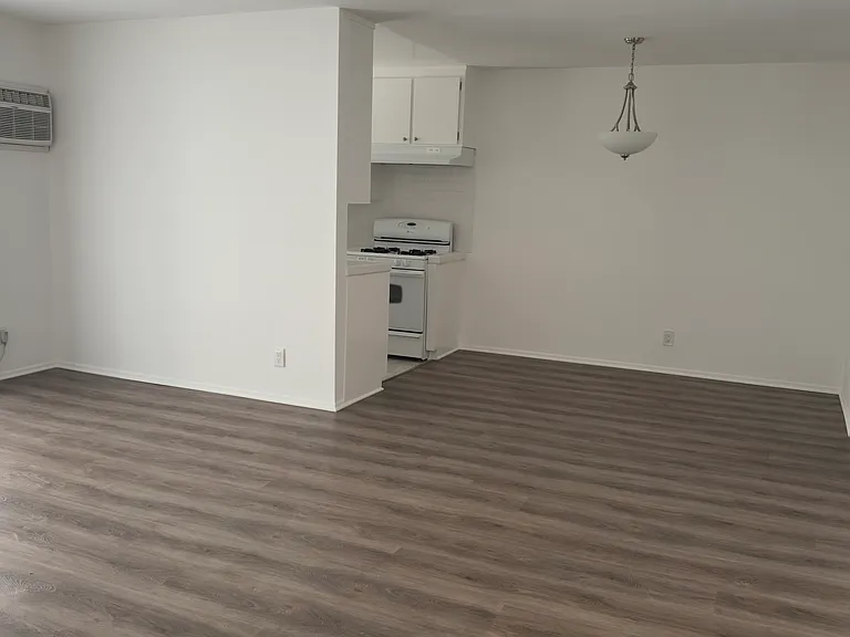 1433 Armacost Ave #7 — Photo 5