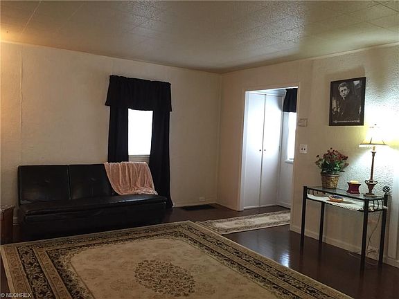 2nd image of 862 Buena Vista Blvd