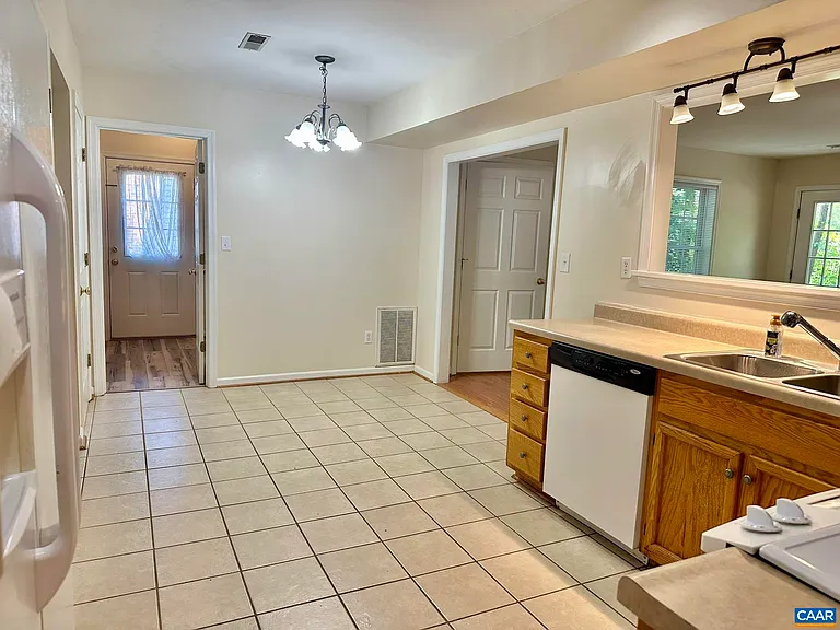 3159 Saddlebrook Ln — Photo 7