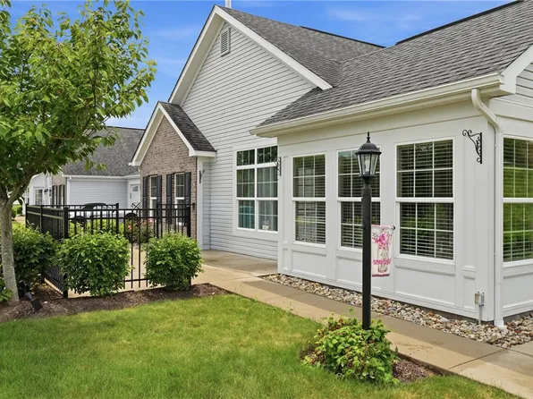 307 Spring Valley Dr, Zelienople, PA 16063