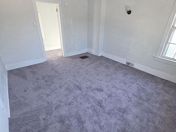 4th image of 1016 11th Ave SE