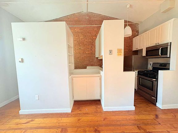 2nd image of 604 Chapel St #33