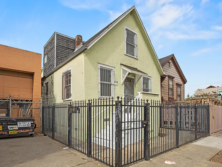 811 W Grand Ave #A — Photo 2
