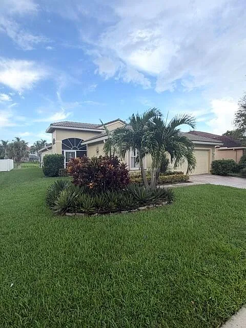 3 bed, 5.0 bath, 1830 sqft, $3,300 — Photo 2