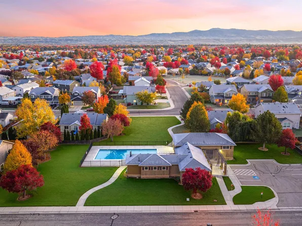 37 E Ensenada Dr, Meridian, ID 83646
