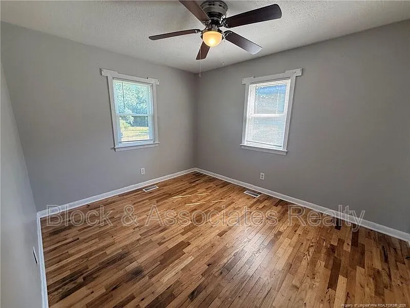 2 bed, 1.0 bath, 900 sqft, $985 — Photo 4