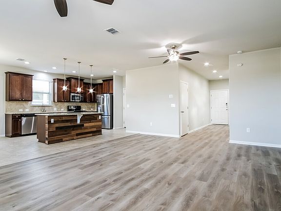 4th image of 311 Eagle Brook Ln