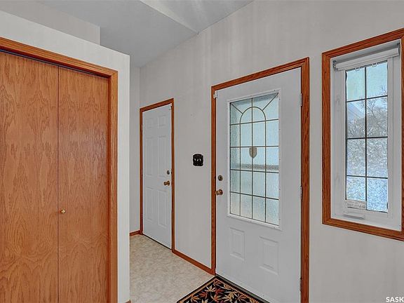 3rd image of 227 Rothwell CRESCENT