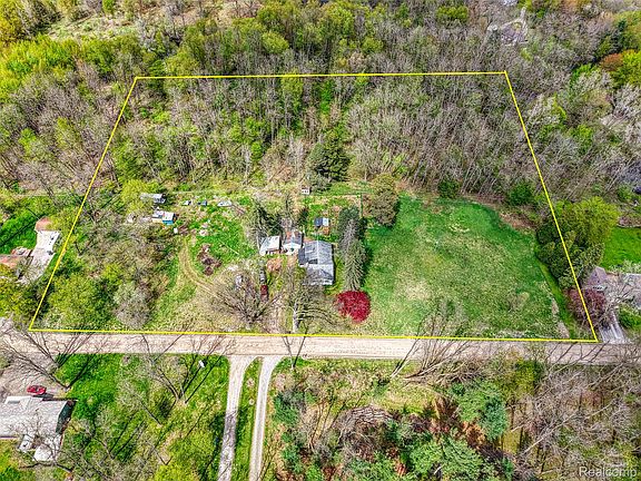 3rd image of 5704 Crandall Rd
