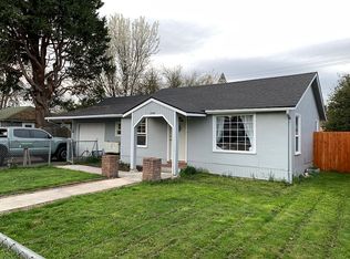 2740 D St, Springfield, OR 97477