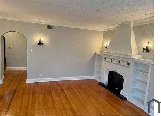 3rd image of 8209 S Jeffery Blvd APT 3