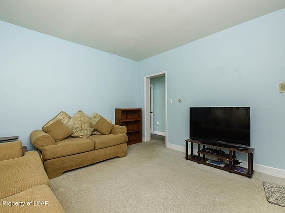 3rd image of 44 Willow St