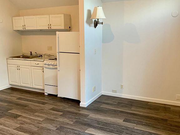 4th image of 120 N Farmer St #3